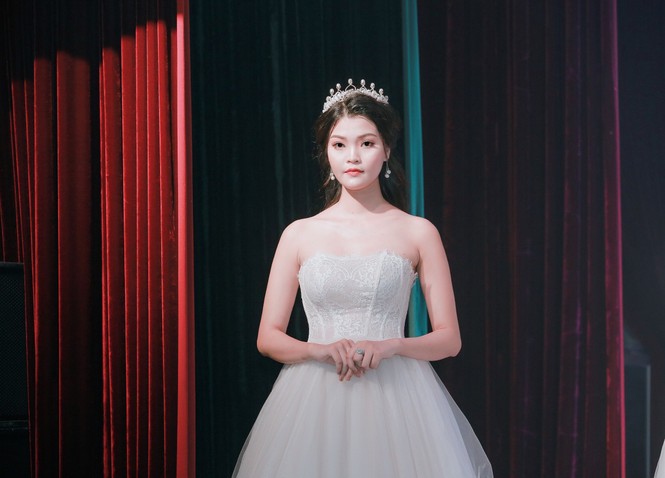 Ước mơ trở thành người mẫu của một cô gái có chiều cao vượt trội từ nhỏ - ảnh 8