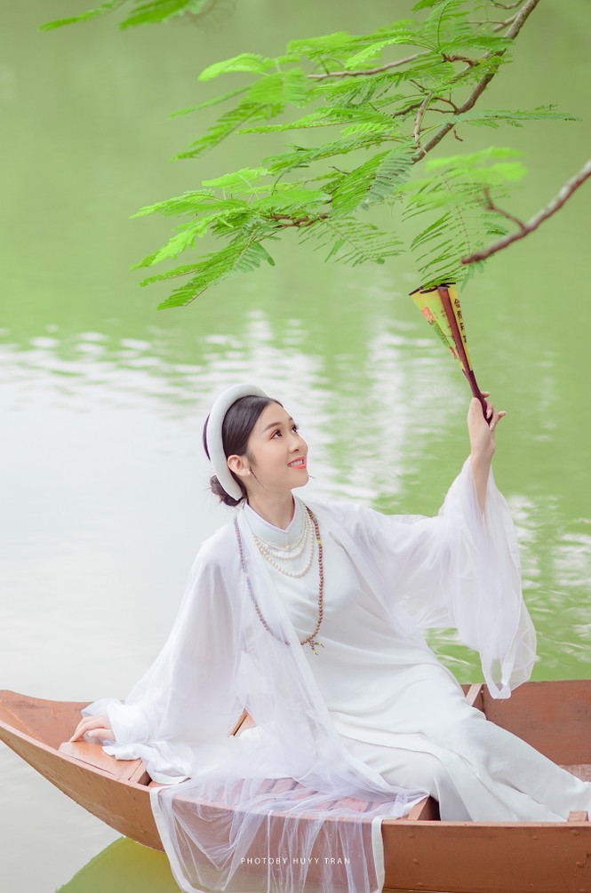 Hoa khôi Hutech đẹp dịu dàng trong áo dài cổ phục Việt Nam - ảnh 5