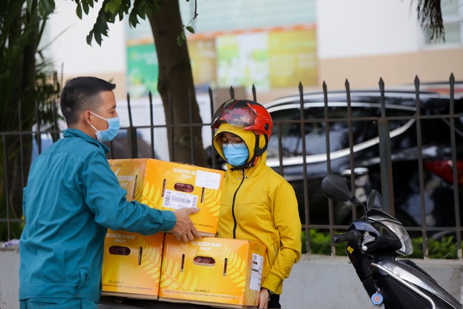 Hà Nội phong toả chung cư hơn 1.000 dân liên quan ca mắc COVID-19 - ảnh 8