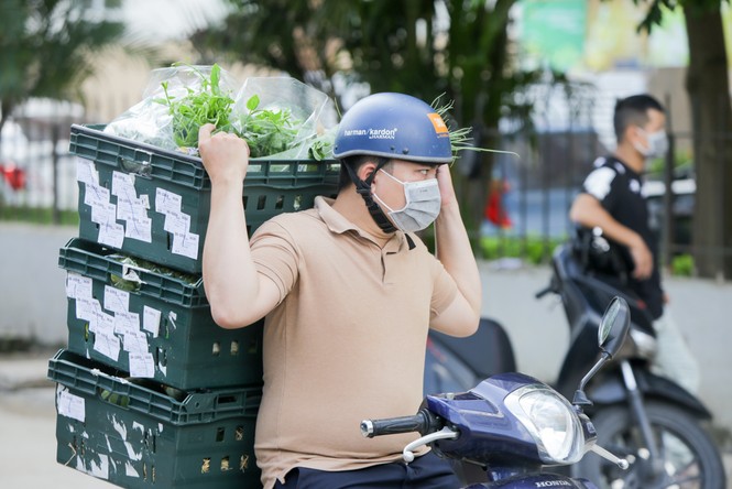Hà Nội phong toả chung cư hơn 1.000 dân liên quan ca mắc COVID-19 - ảnh 6