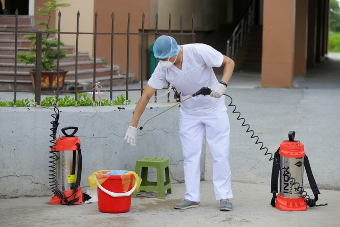 Hà Nội phong toả chung cư hơn 1.000 dân liên quan ca mắc COVID-19 - ảnh 20