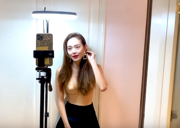 Sao Việt chuộng mốt áo màu da mặc có cũng như không - ảnh 1