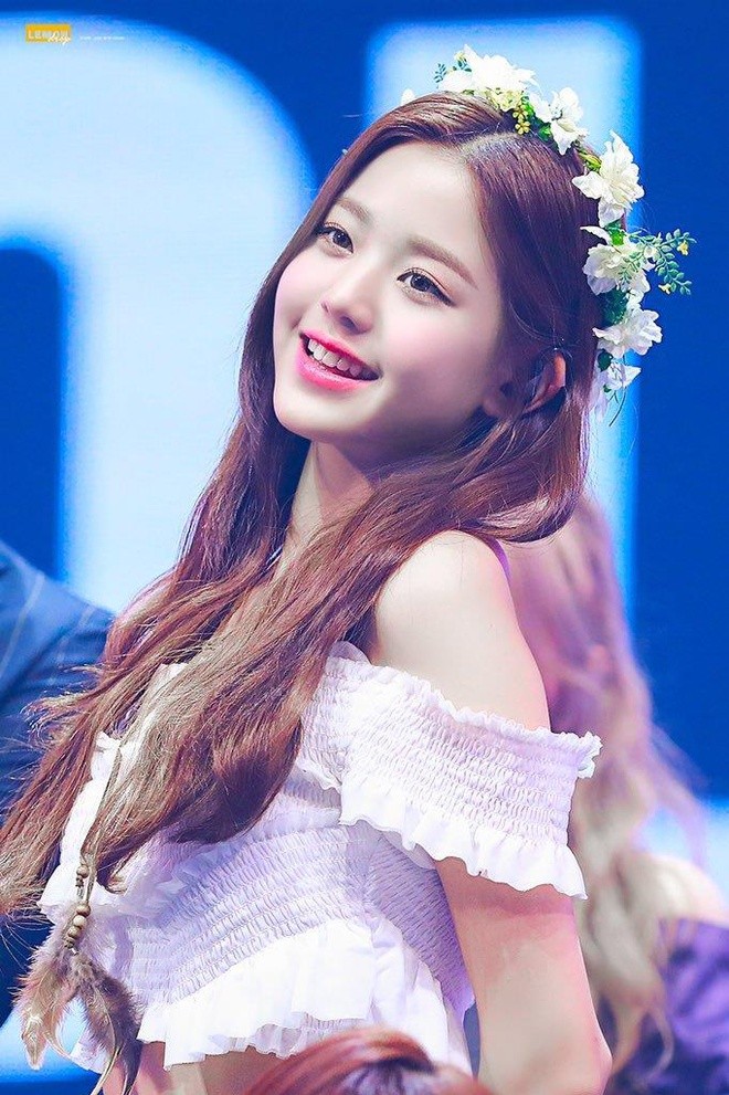 Nhìn Jang Won Young (IZ*ONE) mới biết “dáng đẹp như Thủy thủ Mặt Trăng” là có thật - ảnh 1