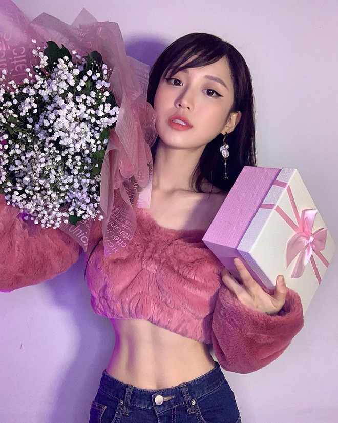 Có ai ngờ vòng eo 56 như Ngọc Trinh có ngày lại trở thành quá lớn trong V-Biz - ảnh 8