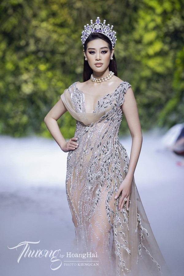 Lần đầu tái xuất sàn diễn sau khi sinh con, Lan Khuê lộng lẫy như nữ thần - ảnh 3
