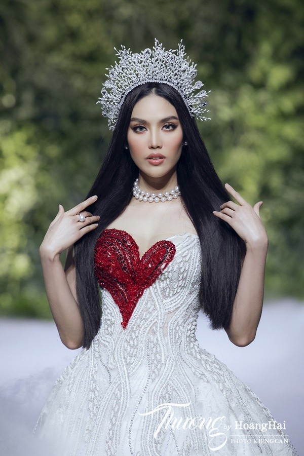 Lần đầu tái xuất sàn diễn sau khi sinh con, Lan Khuê lộng lẫy như nữ thần - ảnh 4