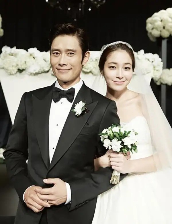 Lee Min Jung nói gì khi chọn cách cắn răng bỏ qua scandal chồng ngoại tình khi vợ mang bầu? - ảnh 1