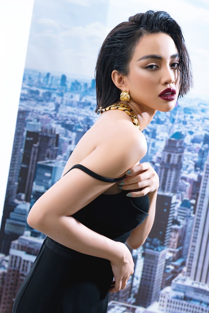 Thiên Nga tung bộ ảnh nóng bỏng, đường cong 'hút mắt” sau thời gian