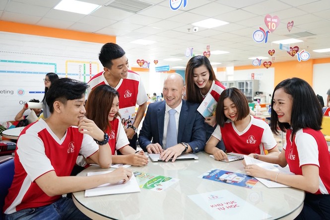Hai trường đại học đầu tiên cho sinh viên nghỉ tới ngày 5/3 - ảnh 1