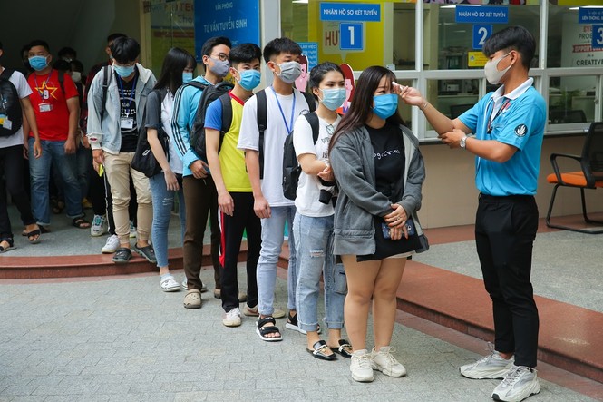 Sinh viên hào hứng trở lại giảng đường - ảnh 7