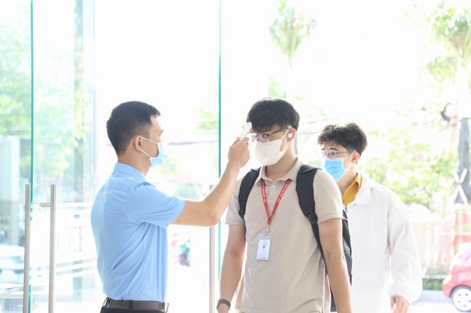 Sinh viên hào hứng trở lại giảng đường - ảnh 9