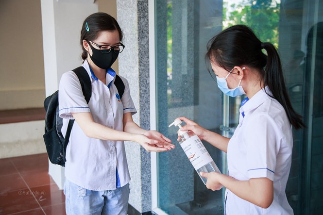 Sinh viên hào hứng trở lại giảng đường - ảnh 14