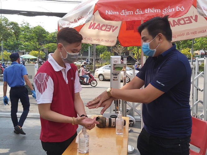 Sinh viên hào hứng trở lại giảng đường - ảnh 8
