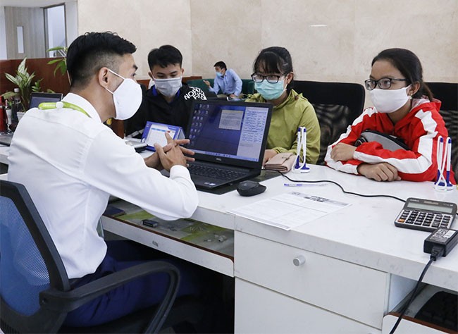 Kỳ thi tốt nghiệp THPT chia làm 2 đợt, thí sinh xét tuyển vào đại học như thế nào? - ảnh 1