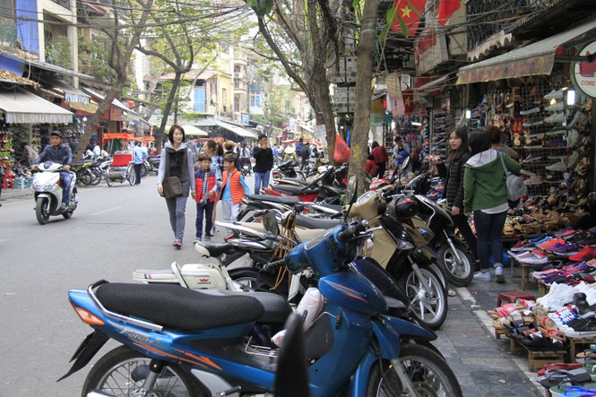 Mục kích những vỉa hè bị 'đánh cắp' ở Hà thành - ảnh 4