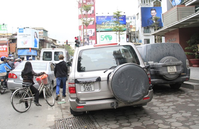 Dẹp loạn vỉa hè: Cần kỷ luật người đứng đầu để xảy ra vi phạm - ảnh 1