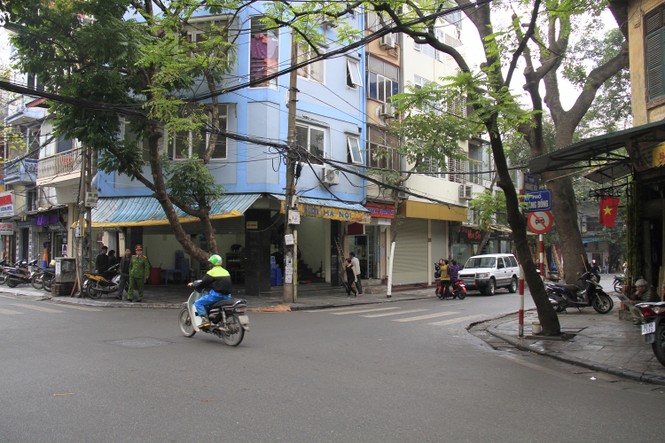 Ngỡ ngàng với vỉa hè thông thoáng ở phố cổ Hà thành - ảnh 1