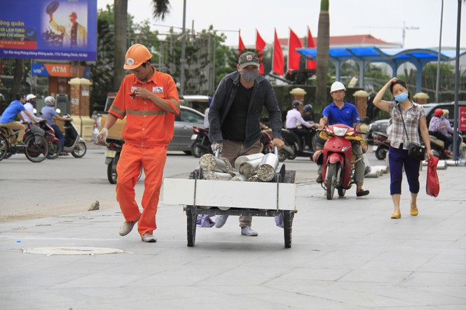 Hàng trăm cọc sắt biến vỉa hè thành “lãnh địa riêng” đã được nhổ bỏ - ảnh 8