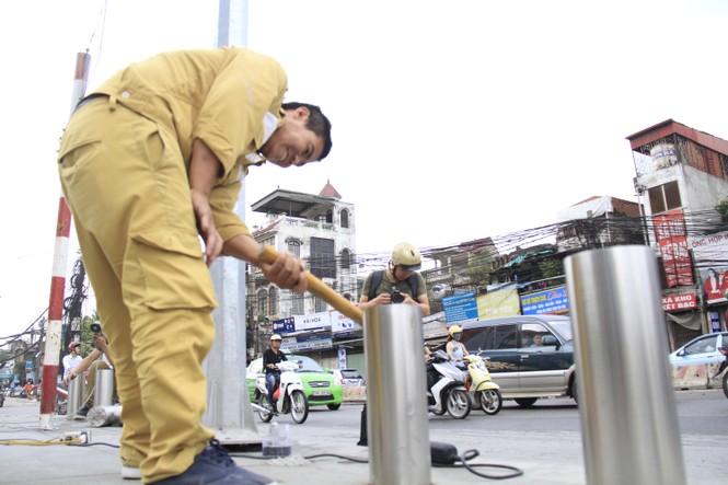 Hàng trăm cọc sắt biến vỉa hè thành “lãnh địa riêng” đã được nhổ bỏ - ảnh 10
