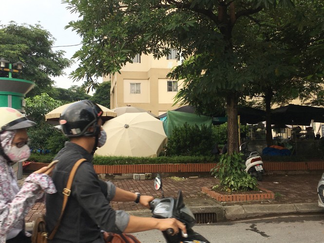 Hà Nội: Nhiều khu đô thị thờ ơ với chiến dịch đòi lại vỉa hè - ảnh 13