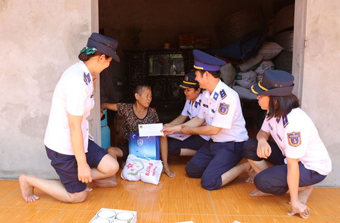 Tặng 22 nghìn quả trứng gà cho người dân vùng ngập lụt Chương Mỹ - ảnh 4
