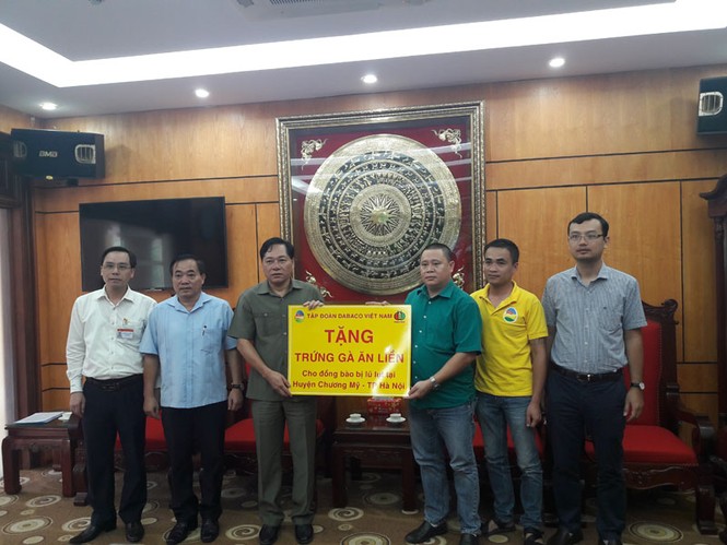 Tặng 22 nghìn quả trứng gà cho người dân vùng ngập lụt Chương Mỹ - ảnh 1