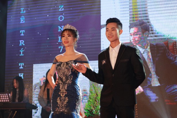Học sinh chuyên Sư phạm bùng nổ cùng Đội tuyển Việt Nam - ảnh 4