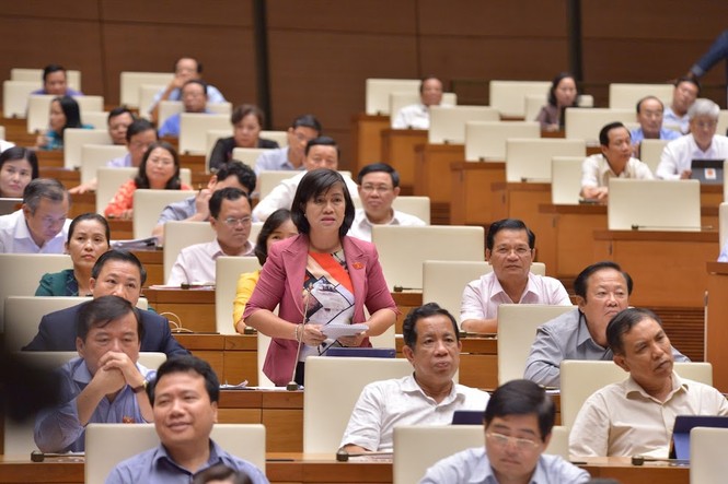 Bộ trưởng Văn hóa: Mê tín dị đoan do thói quen, trình độ dân trí - ảnh 1