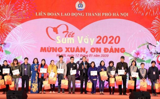 Hà Nội chi 35 tỷ đồng tặng quà Tết công nhân - ảnh 2