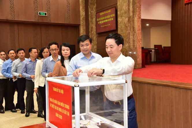 Bí thư Hà Nội quyên góp ủng hộ đồng bào miền Trung - ảnh 2