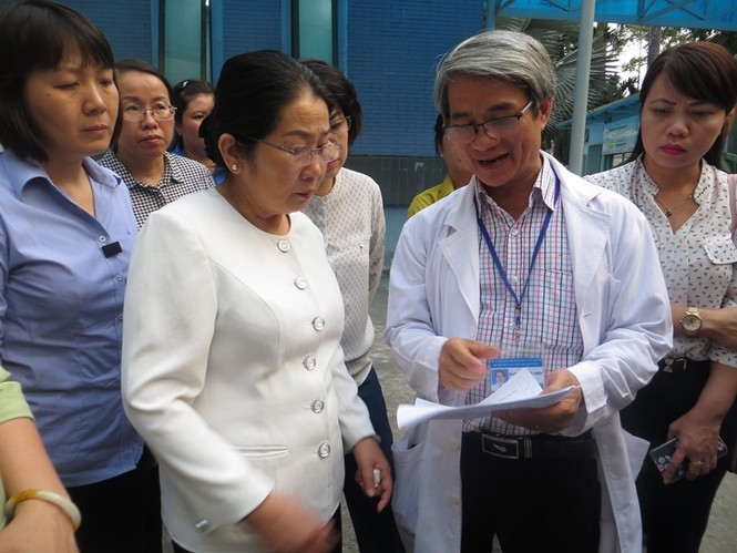 Lãnh đạo TPHCM thăm hỏi, động viên nạn nhân trong vụ cháy chung cư - ảnh 1