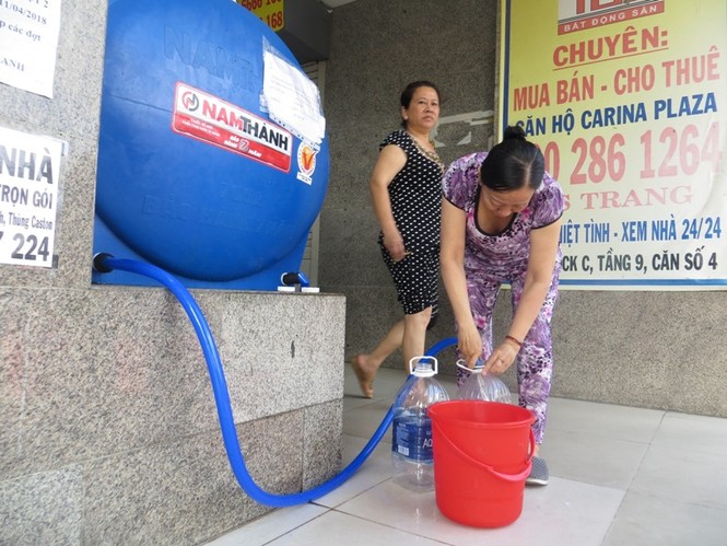 Cư dân Carina cố bám trụ ở chung cư không điện nước - ảnh 1