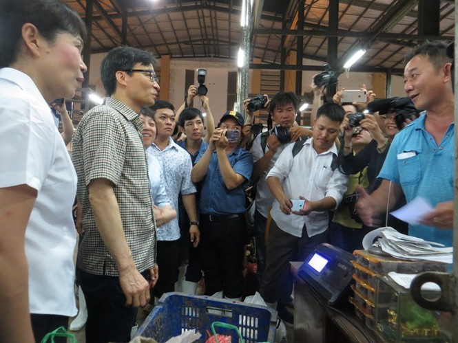 Phó Thủ tướng thị sát chợ đầu mối lớn nhất TPHCM lúc rạng sáng - ảnh 1