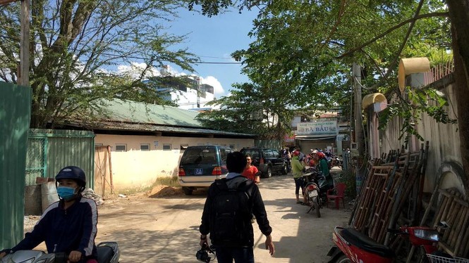 Sập giàn giáo khi đang tổ chức lễ 20/11, nhiều học sinh bị thương - ảnh 1
