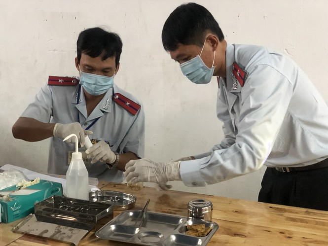 Giám sát cơ sở cung cấp suất ăn công nhân TPHCM, phát hiện tình trạng 'bớt, xén' - ảnh 1