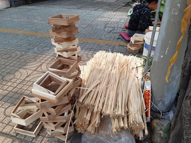 Chợ lá dong nửa thế kỷ ở Sài Gòn ế ẩm do heo tăng giá - ảnh 17