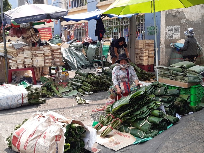 Chợ lá dong nửa thế kỷ ở Sài Gòn ế ẩm do heo tăng giá - ảnh 12