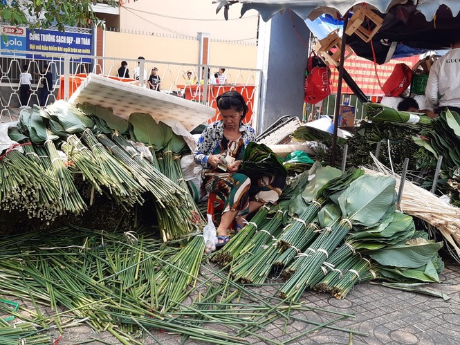 Chợ lá dong nửa thế kỷ ở Sài Gòn ế ẩm do heo tăng giá - ảnh 1