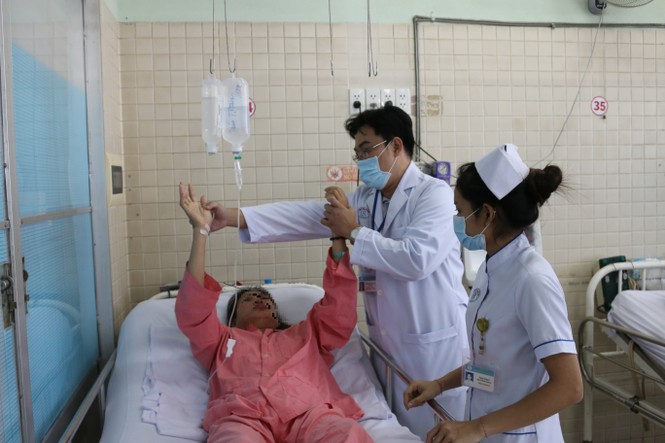 Cứu sống bệnh nhân đột quỵ nặng trên nền lupus ban đỏ - ảnh 1