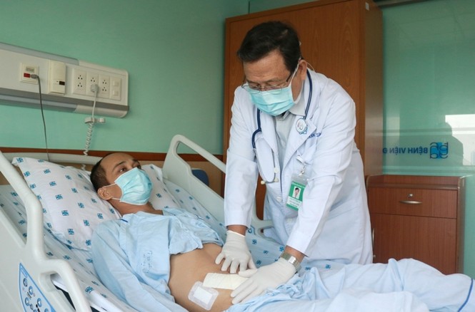 Nhờ quả thận của chị ruột, người em trai thoát cửa tử thần - ảnh 1