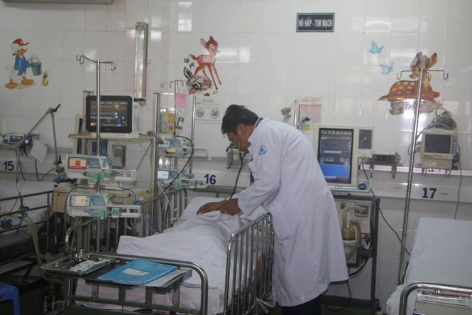 Bé gái ngộ độc nghi do trà sữa: Bác sĩ nói gì? - ảnh 1