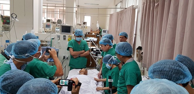 Chủ tịch TPHCM: Phải tìm biện pháp bảo vệ 'hiệp sĩ đường phố' - ảnh 2