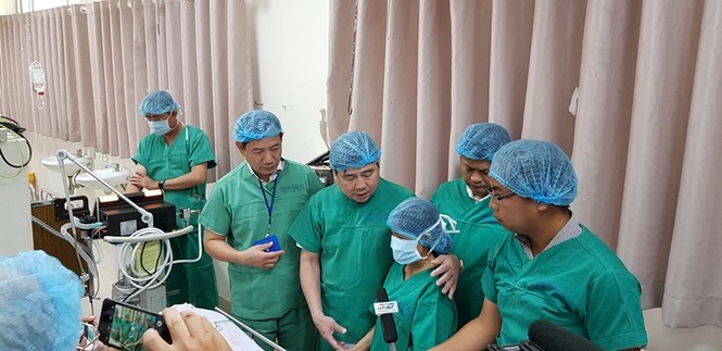Chủ tịch TPHCM: Phải tìm biện pháp bảo vệ 'hiệp sĩ đường phố' - ảnh 1