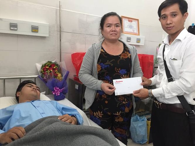 Bạn đọc báo Tiền Phong hỗ trợ 110 triệu đồng cho 5 hiệp sĩ bắt cướp - ảnh 2