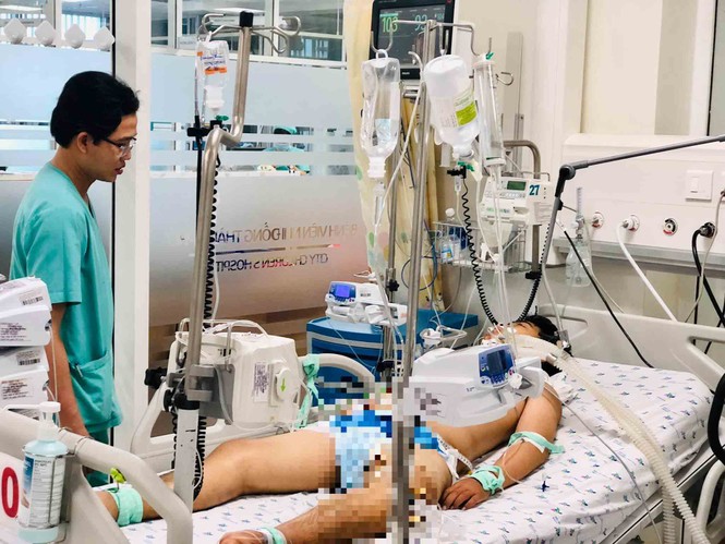 Truyền 6 lít máu cứu sống bé trai bệnh “muỗi cắn cũng có thể tử vong