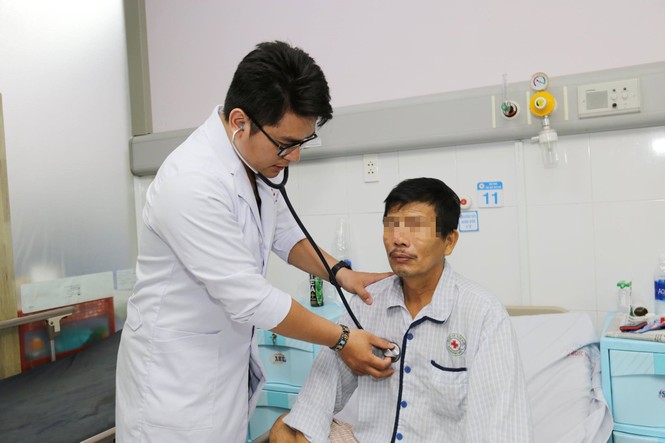 Gắp thành công xương cá kẹt trong đường thở bệnh nhân suốt 3 năm - ảnh 4