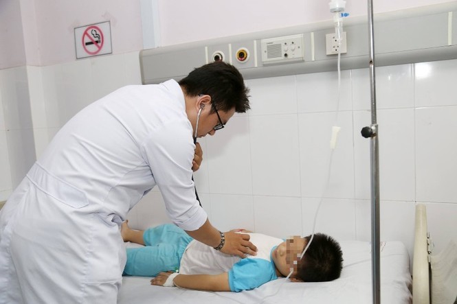 Bé trai 8 tuổi suýt chết vì nuốt phải món đồ chơi mà nhà nào cũng có - ảnh 4