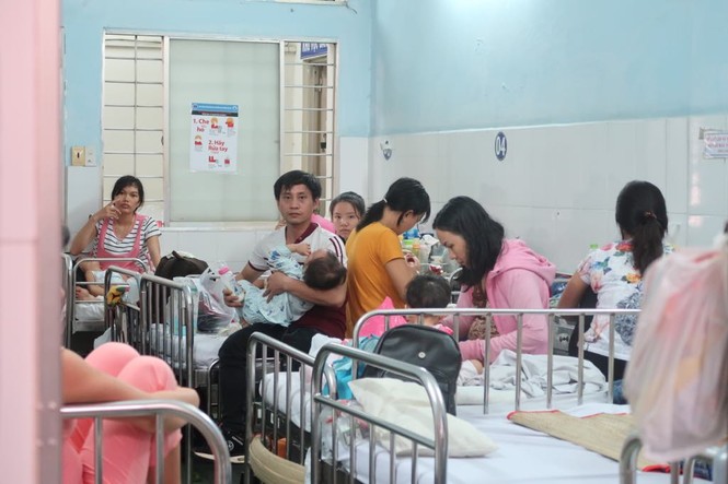 Thu phí thân nhân nuôi bệnh: ‘Ý tốt nhưng cách làm chưa đúng’ - ảnh 1
