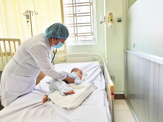 Cha mẹ chủ quan, bé 10 tháng tuổi suýt chết vì sốc mất nước - ảnh 1