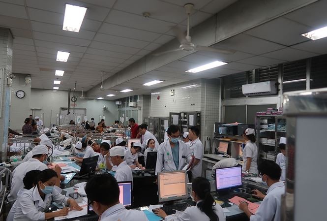 Bệnh nhân chết sau 4 giờ nằm chờ cấp cứu…do bác sĩ thiếu kinh nghiệm? - ảnh 1